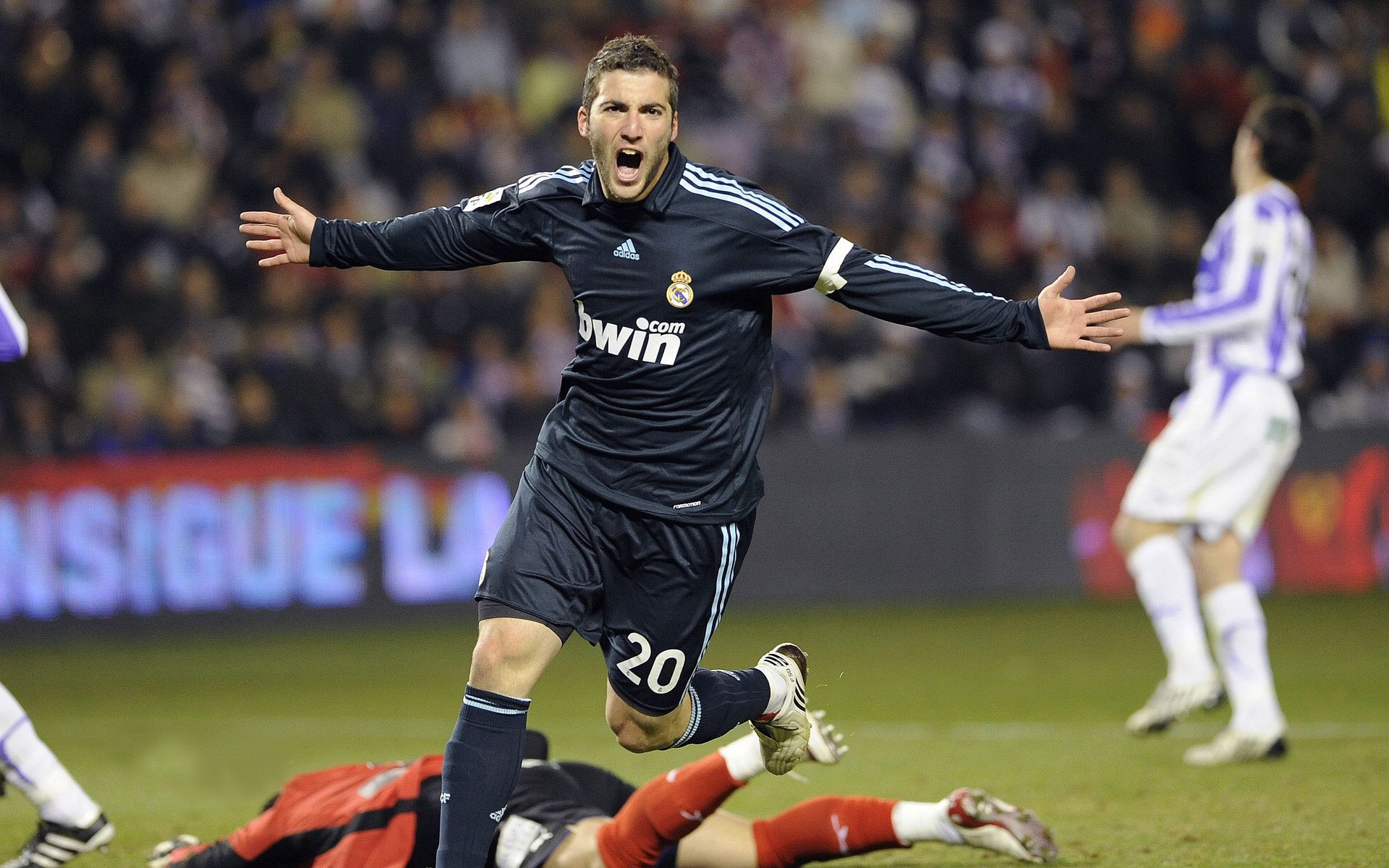 开云kaiyun-“阿根廷美洲狮队的全新战术引领橄榄球未来”